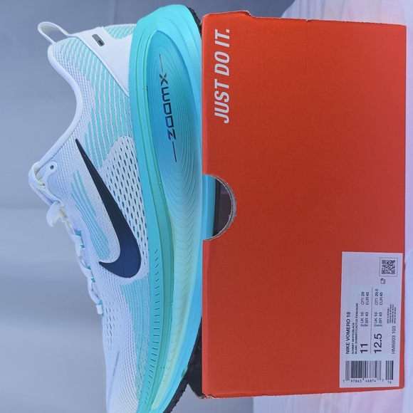 Nike VOMERO 18 ZoomX White and Aqua Running Shoes - Picture 1 of 5